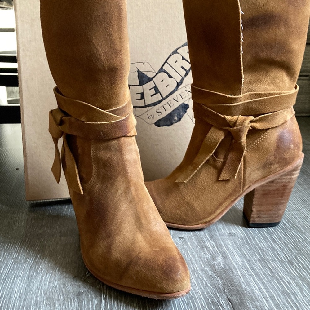 Freebird boots size 8. Run small, usually wear a 7.5  and they fit.